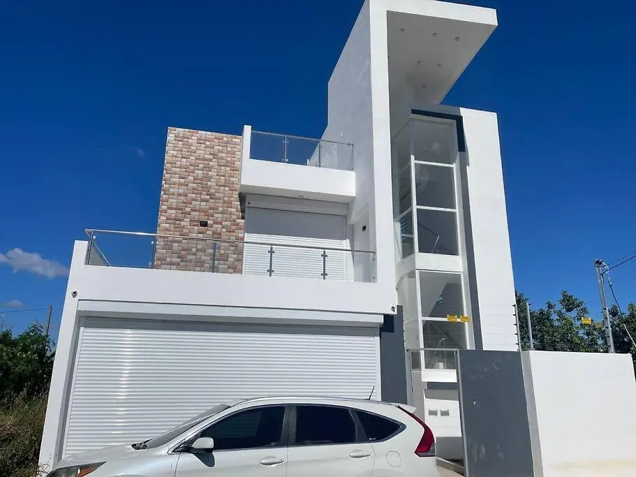Contatti di Modern House In Santo Domingo Este